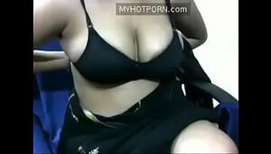 Desi Babe Strips Saree Showing Huge Boobs myhotporn.com